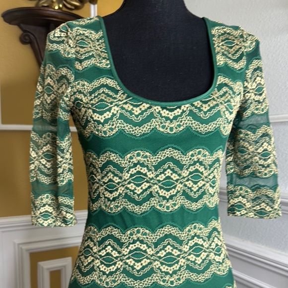 Elegant Green Lace Dress - Picture 3 of 12